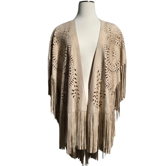 EUC PERSUN LASER CUT FRINGE FAUX SUEDE SHAWL WRAP OS - Picture 3 of 10